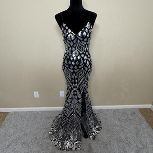 The Sang Dress Womens Small Black Silver Sequin Formal Mermaid Gown Evening Prom